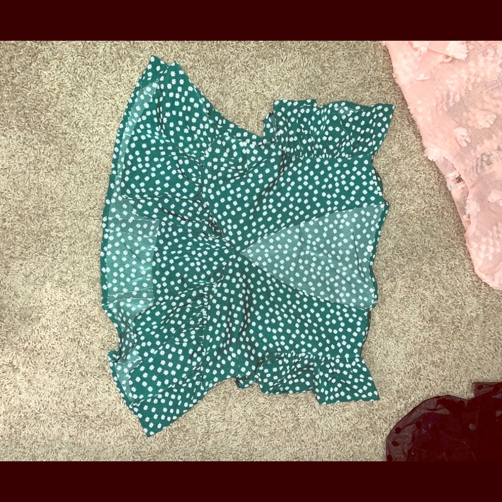 Green and white cropped blouse